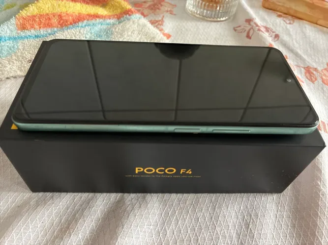 Smartphone POCO F4