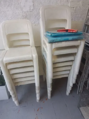 Cadeiras de plasico............................................