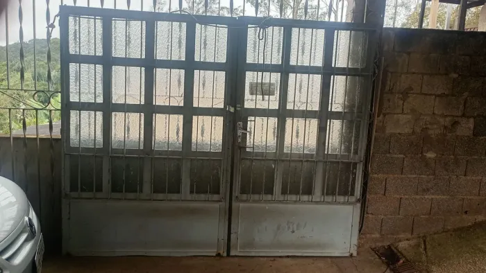 Vendo Portão 2x44 por 200 altura 