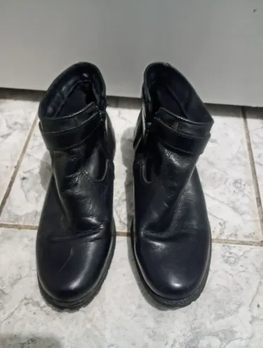 Bota semi nova