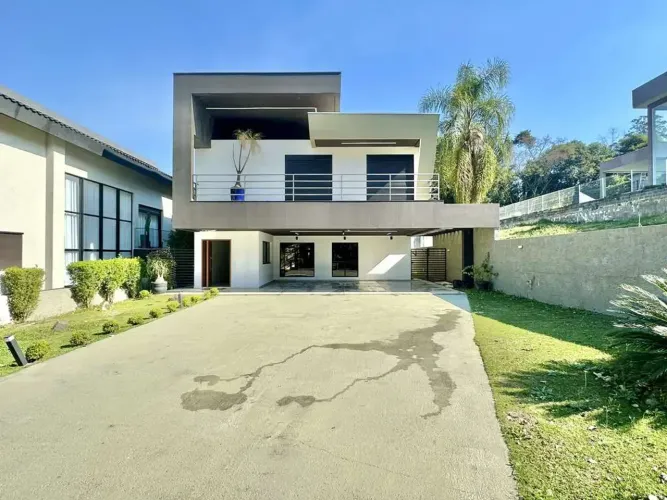 Cond. Vintage - Moderna, rua tranquila, 4 suítes (1 no térreo), piscina!