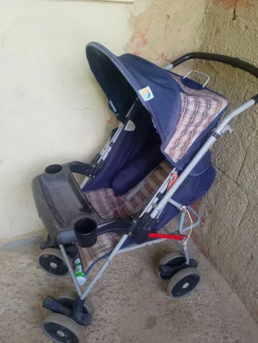 Vendo carrinho de bebê em bom estado