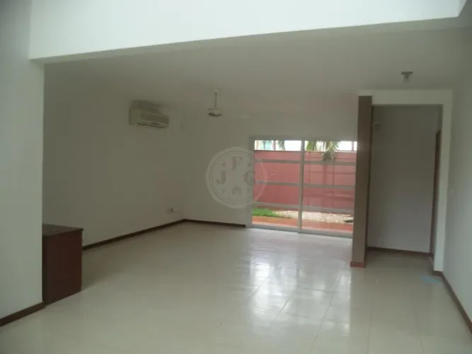 Casa condomínio - 3 Suítes - Venda - Colina do Sabiá