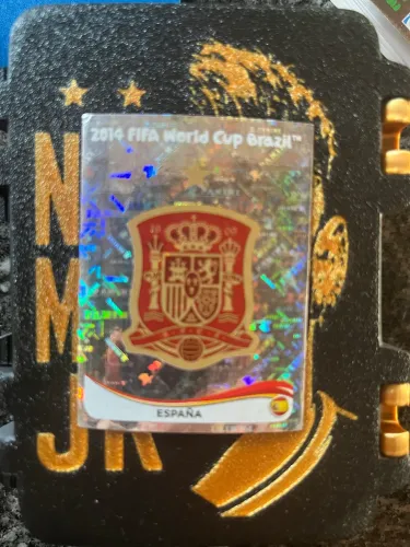 Escudos Espanha e Suíça Álbum da copa 2014
