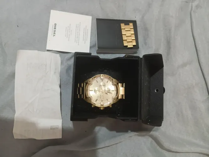Vendo Relógio Diesel Dourado