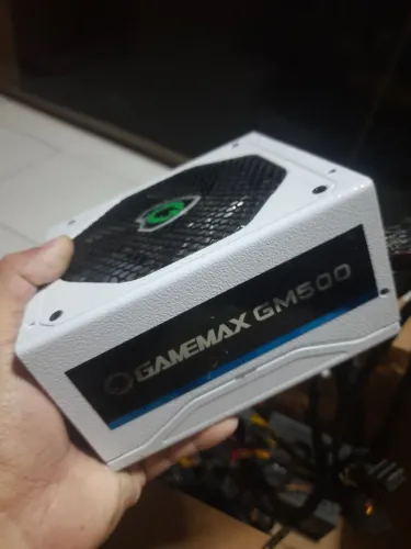 Fonte Gamer Gamemax GM500, 80 plus Bronze. PFC ativo regirar peças. .