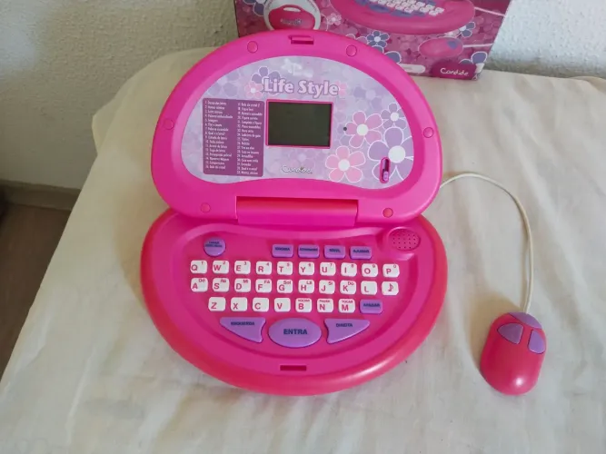 Laptop com atividades!