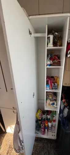 Armário de uma porta 