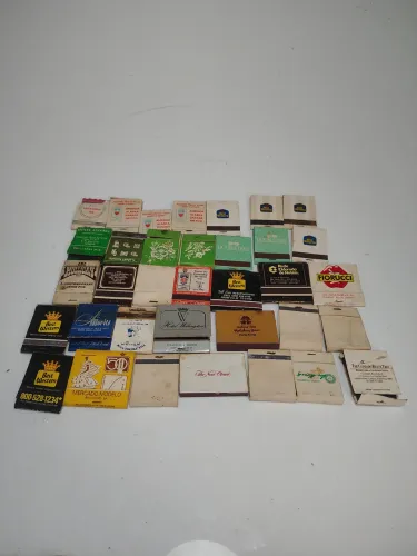 Conjunto de Caixas de Fósforos Antigos