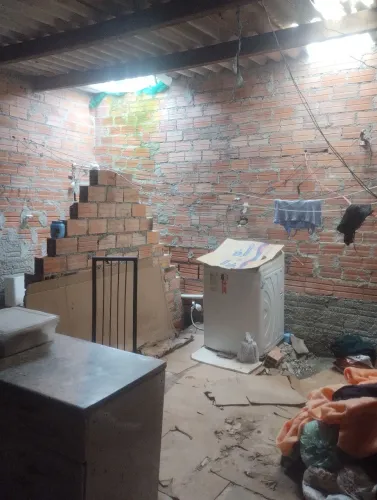 Vende-se uma casa velinha e comunidade Itapevi