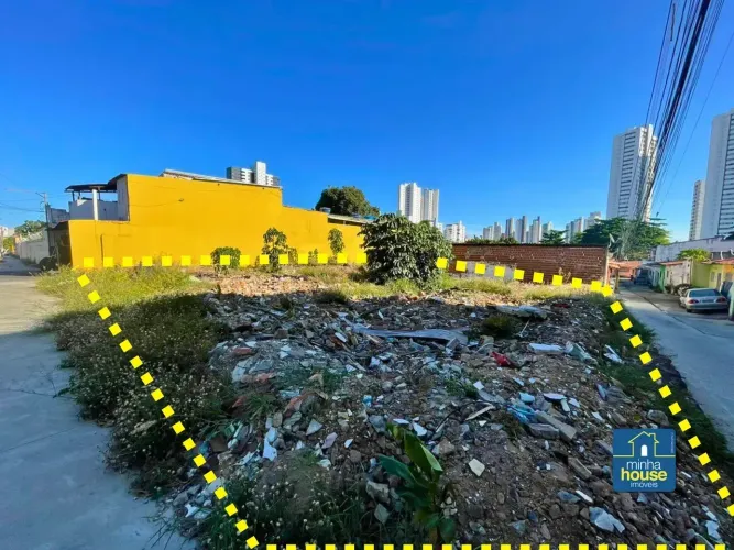 Terreno à Venda na Avenida Antônio Basílio Lagoa Nova com 352 metros quadrados