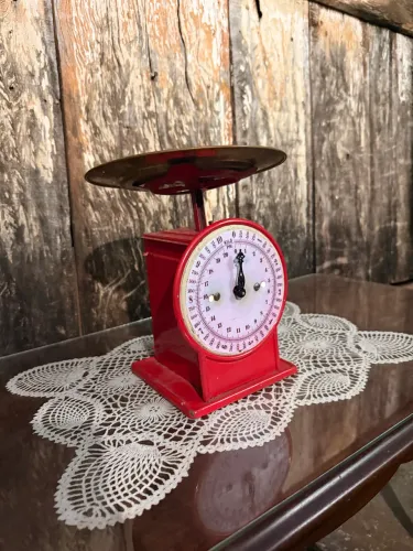 Balança 10kg vermelha para decoração 
