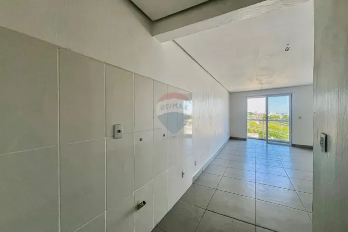 Kitnet Nova com Sacada e Garagem coberta.