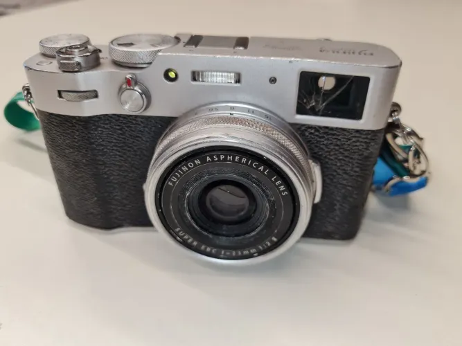 Máquina fotográfica Fujifilm X-100 V