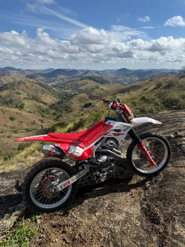 Crf 250f 2020 moto lotada de acessorios ?