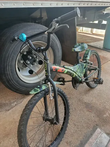 Bicicleta aro 20 novinha