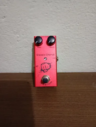 Pedal de efeito vibrato guitarra