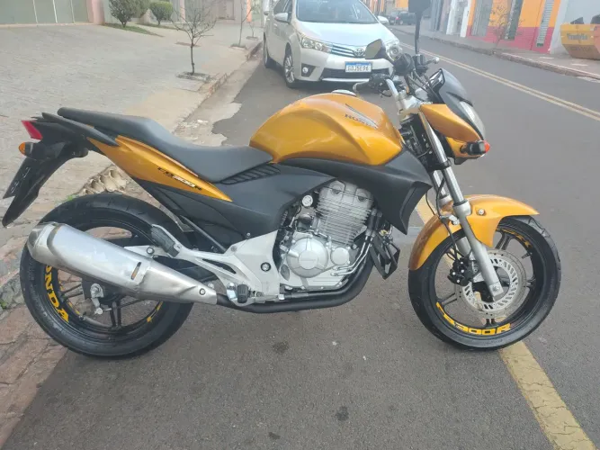 Cb 300 r