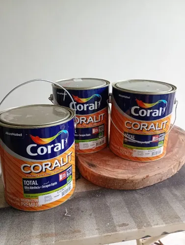 Tinta Esmalte sintético base d'água coralit branco acetinado ,os três galões 
