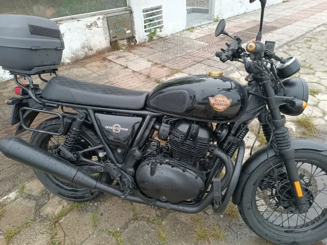 Interceptor 650 linda e pouco rodada