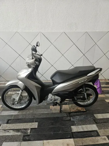 Honda biz 110i 2022. Moto impecável para pessoas exigentes.