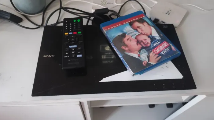 Blu-ray player Sony BDP-S5100 preto com capacidade para 3D