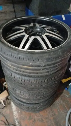 Roda 20 com os 4 pneu só o filé tem um falta vulcanizar valor 3.000 td