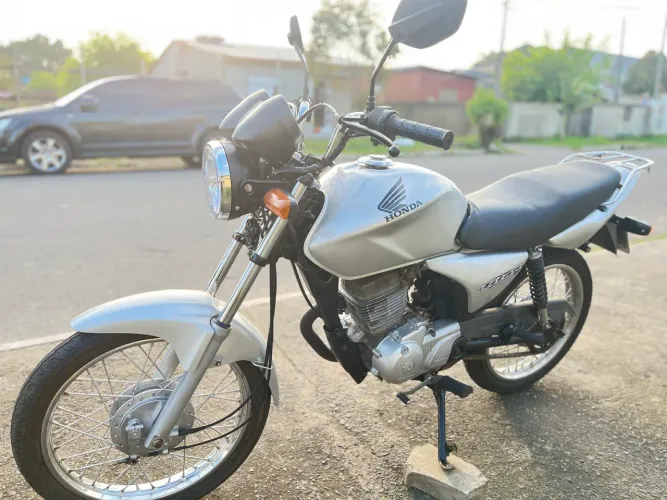 Titan 150 com partida elétrica