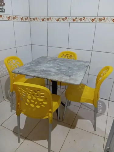 Mesa mármore + 4 cadeiras