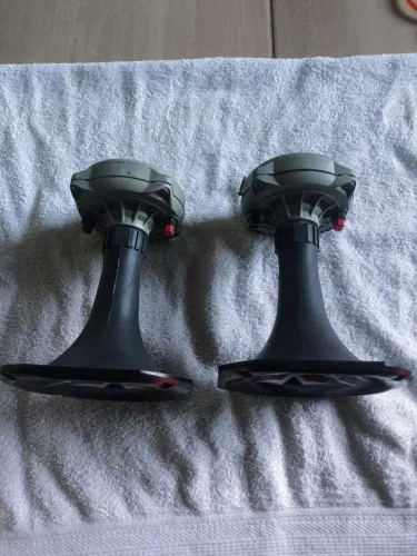 Vende-se duas cornetas original da Selenium alumínio 250 RMS
