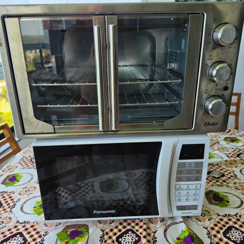 FORNO E FRITADEIRA OSTER DE 42 LITROS 127V E MICRO-ONDAS PANASONIC 23 LITROS 127V