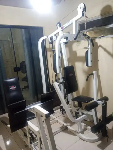 Estação musculação multifuncional
