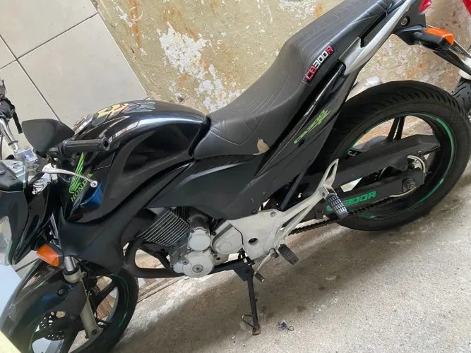 Vendo CB300R 12.000 aceito proposta troca em carro 