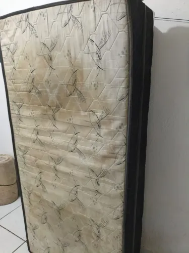 Cama e colchão para doação