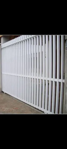 Portão de correr com grades de muro alumínio branco