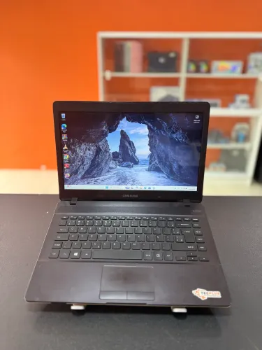 SAMSUNG NP370E4K