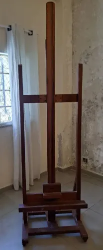 Antigo cavalete para pintura em madeira de lei