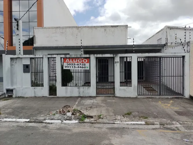 Alugo casa próximo ao Fórum