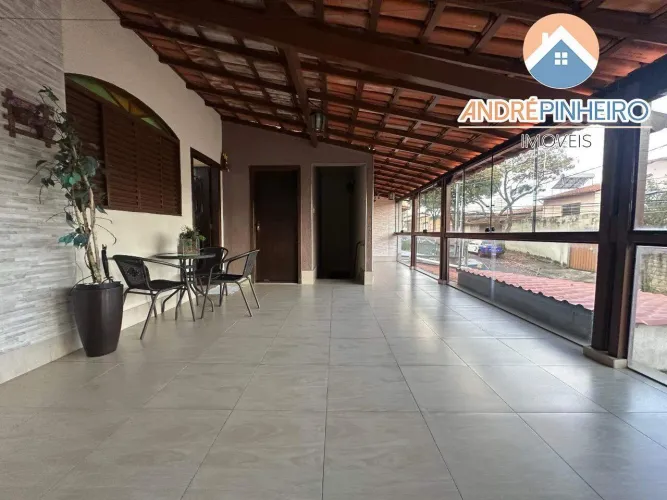 Casa à Venda no Planalto 3 Quartos, 1 Suíte, Quintal e 2 Vagas