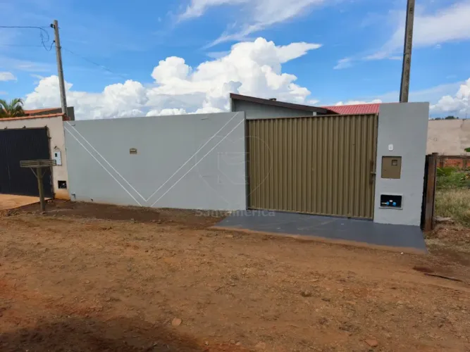 Casa à venda em Ibiporã próximo ao Rio Tibagi com 1 quarto e piscina