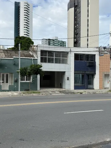 Loja / prédio comercial na Av. 17 de Agosto, 207 m²