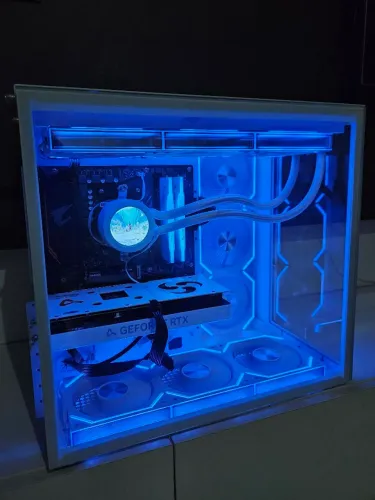 PC Gamer White Setup | RTX 4060 Ti + 32GB RAM + Water Cooler Tela LCD