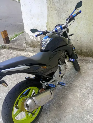 Vende-se cb300r, 2011  