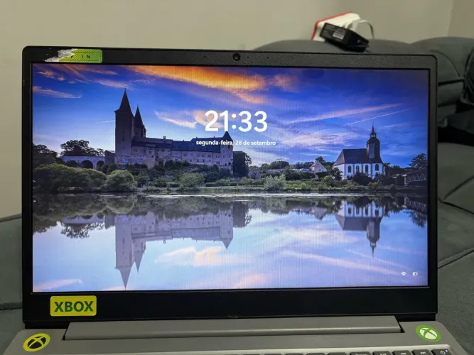 Notebook AMD RYZEN 5 3500OU with