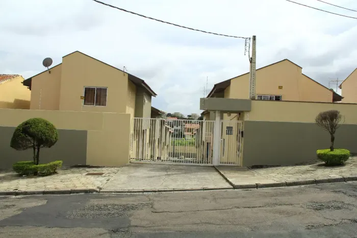 Sobrado em condomínio no Xaxim com 101m², 3 quartos (suíte) excelente localização