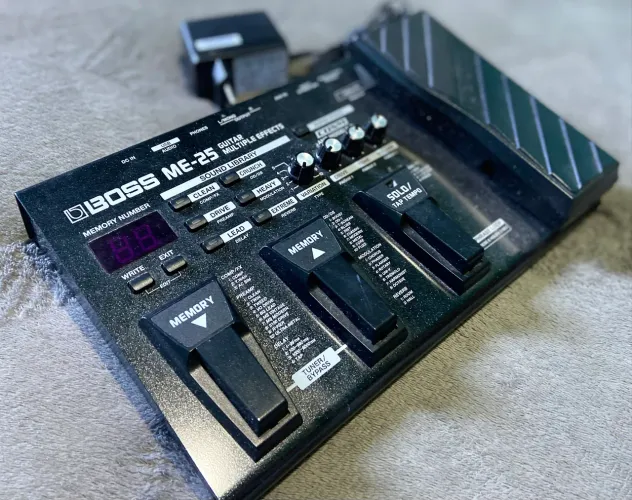 Pedaleira Para Guitarra BOSS ME-25
