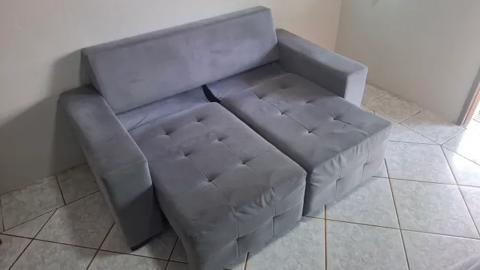 Sofá usado mais ainda está bom