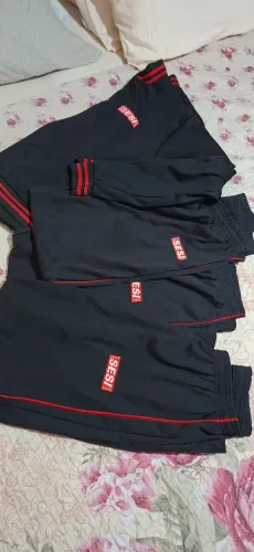 Uniforme SESI elanca  tam P , 1 jaqueta e 3 calças 