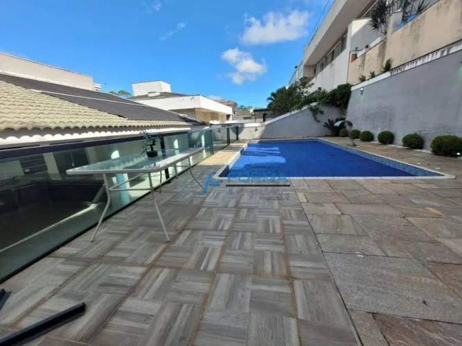 CASA CONDOMINIO SWISS PARK EM FRENTE AO LAGO