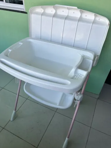 Banheira + Trocador para bebê cor rosa
